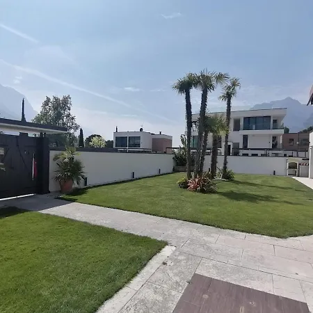 Torbole Front Apartment